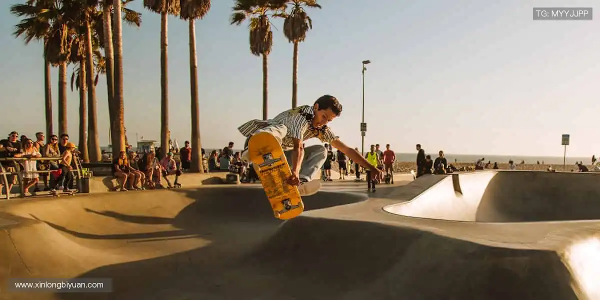 从赛场到生活，热爱不止！🎯 个性周边，让运动精神融入日常！